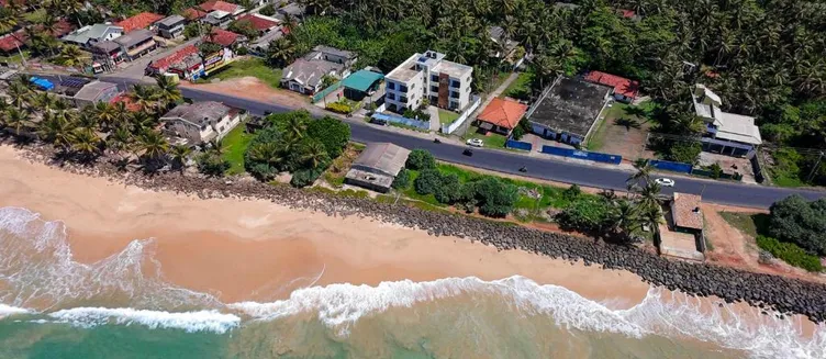 Фото отеля Lavinia Beach Hotel