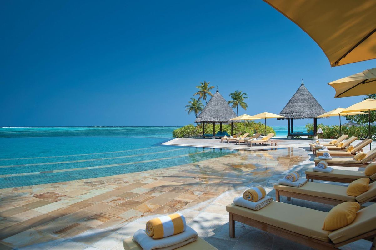 Four Seasons Resort Maldives at Kuda Huraa фото 6