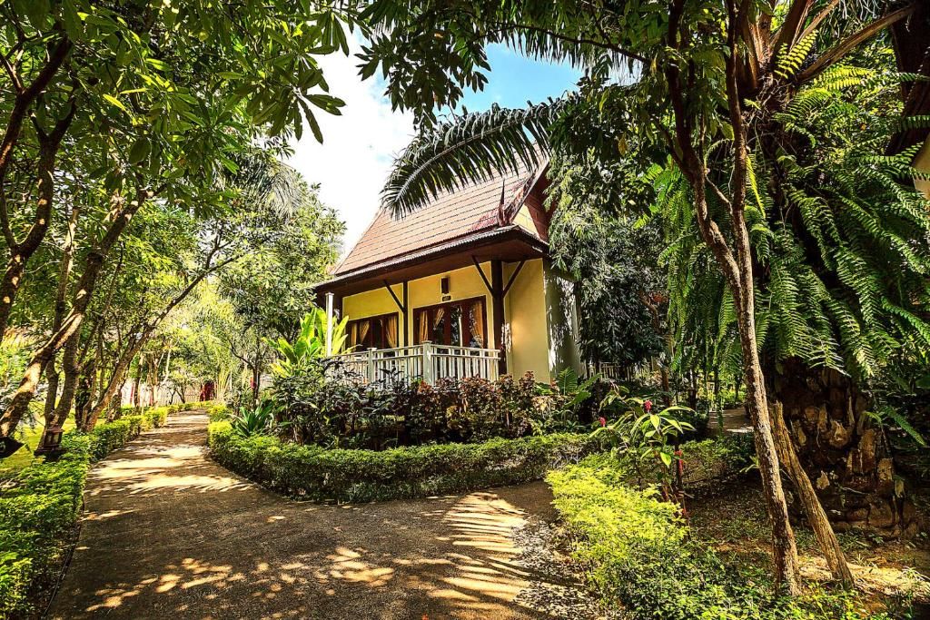 Lanta Klong Nin Beach Resort фото 41