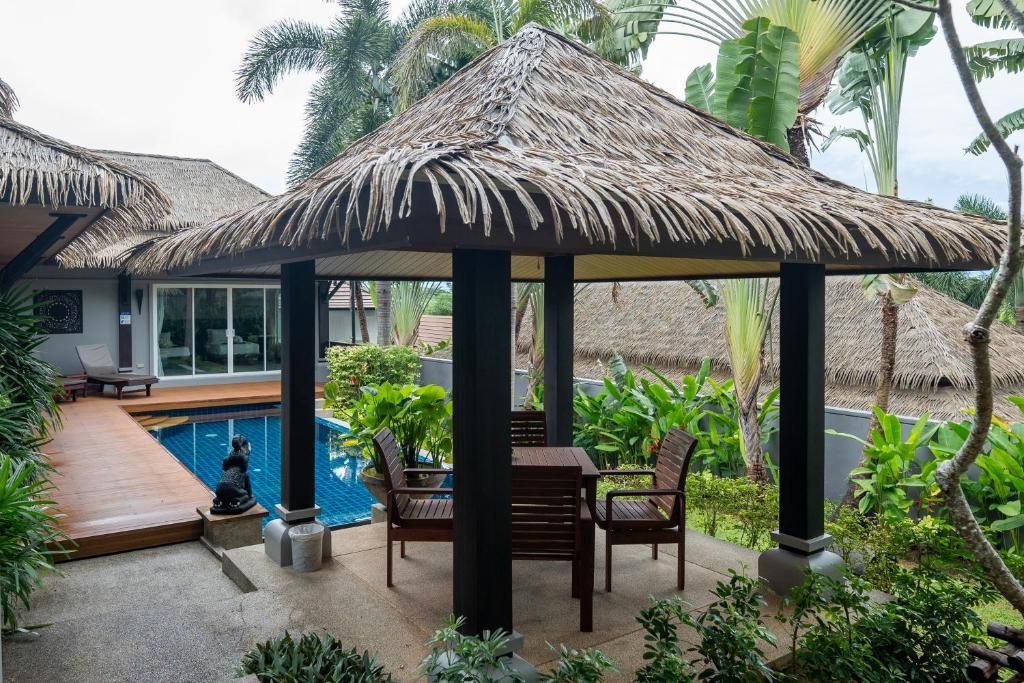 SeTroVa Naiharn Grand Pool Villa фото 14