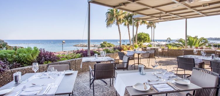 Фото отеля Crowne Plaza Limassol