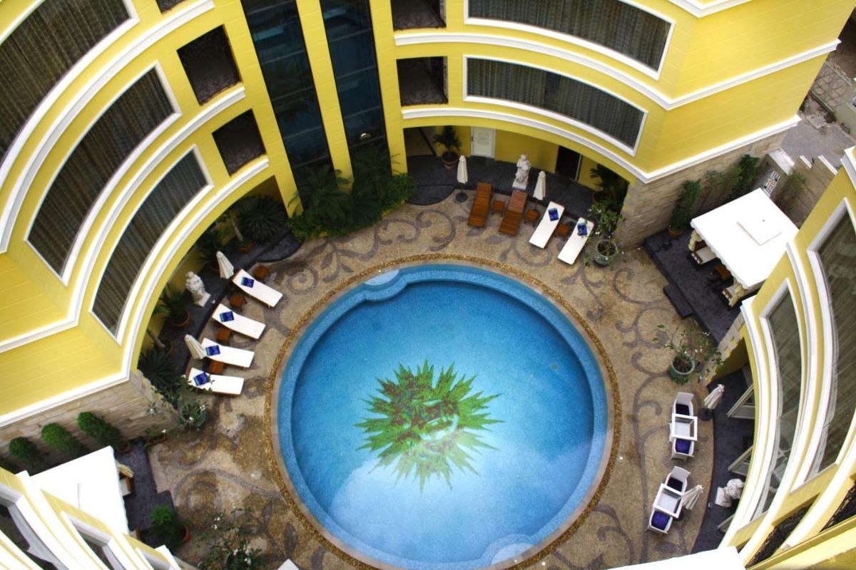 Four Seasons Place фото 39