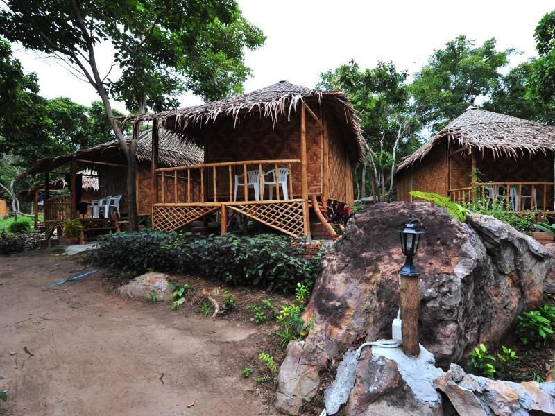 Phi Phi Cozy SeaFront Resort фото 26