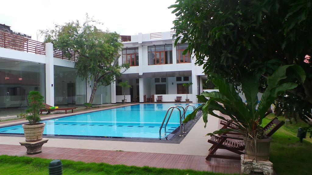 Windmill Beach Hotel фото 0