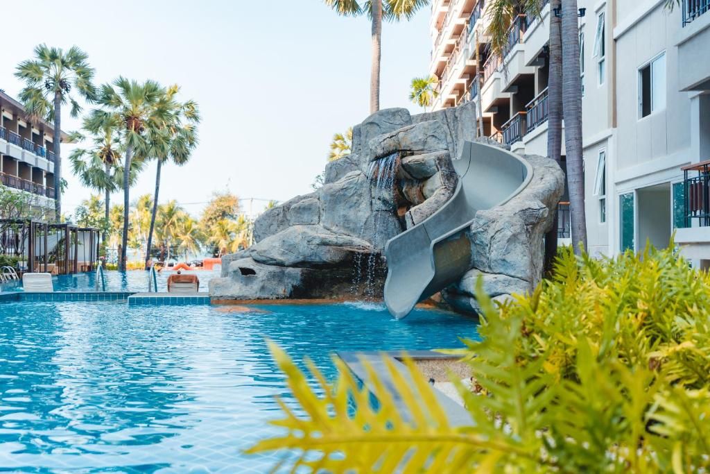 Welcome World Beachfront Resort фото 65