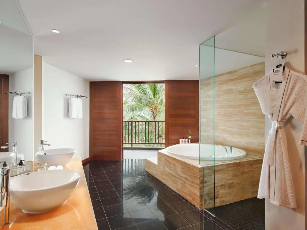 Pullman Danang Beach Resort фото 38