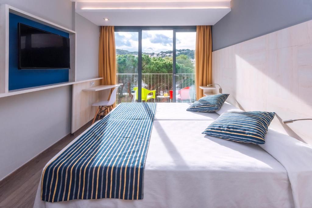 Hotel GHT Sa Riera фото 19