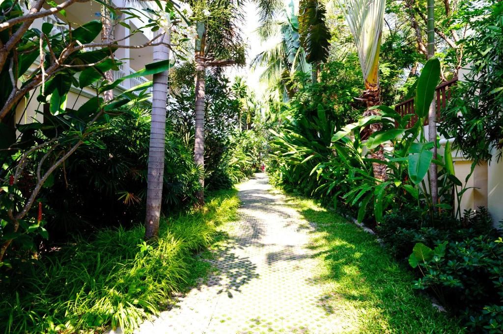 Grand Pacific Sovereign Resort & Spa фото 32