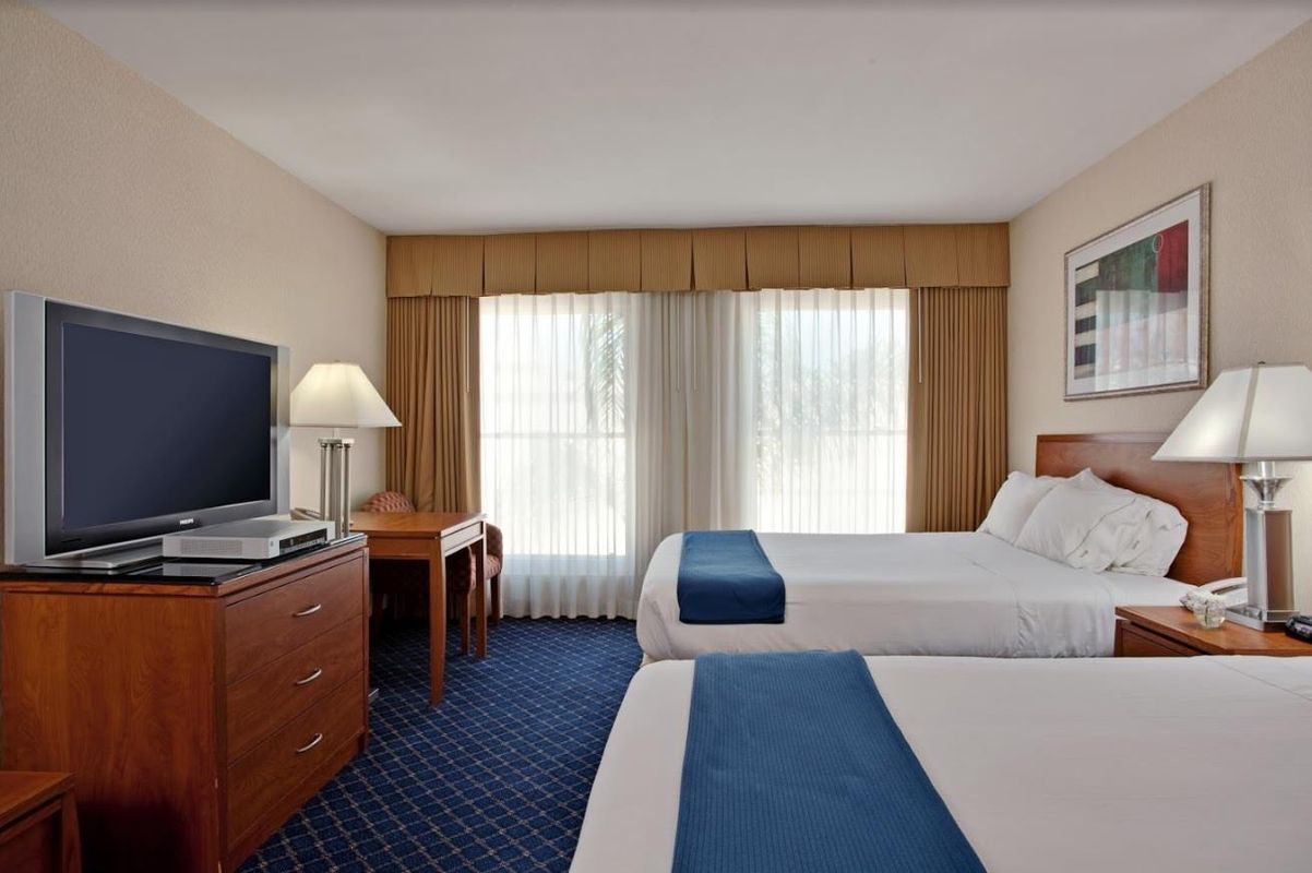 Holiday Inn Express Century City фото 4
