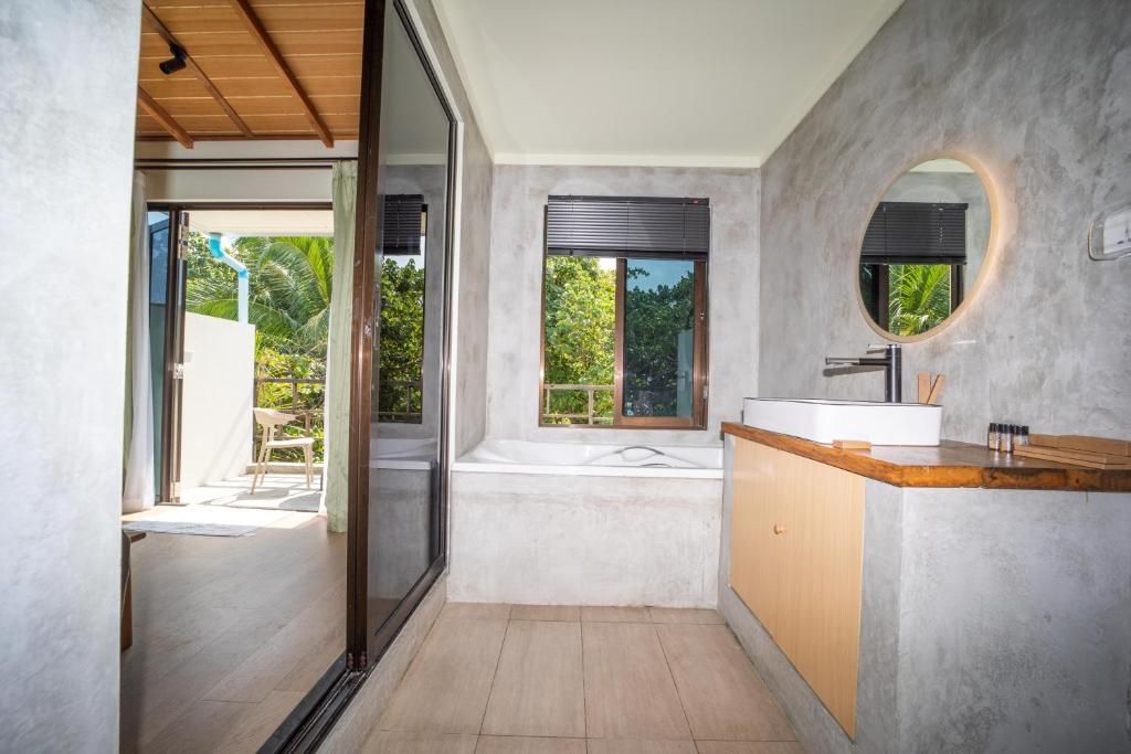 Tranquila Beach Boutique Hotel фото 39