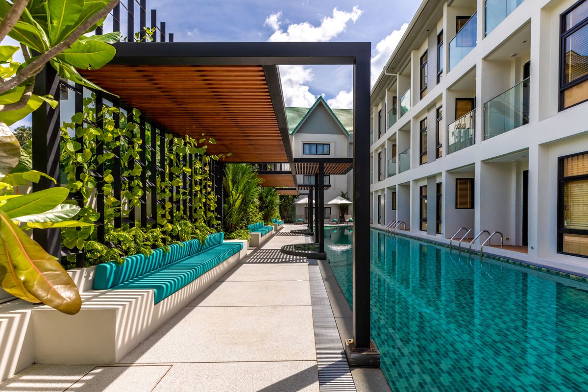 Outrigger Surin Beach Resort фото 7
