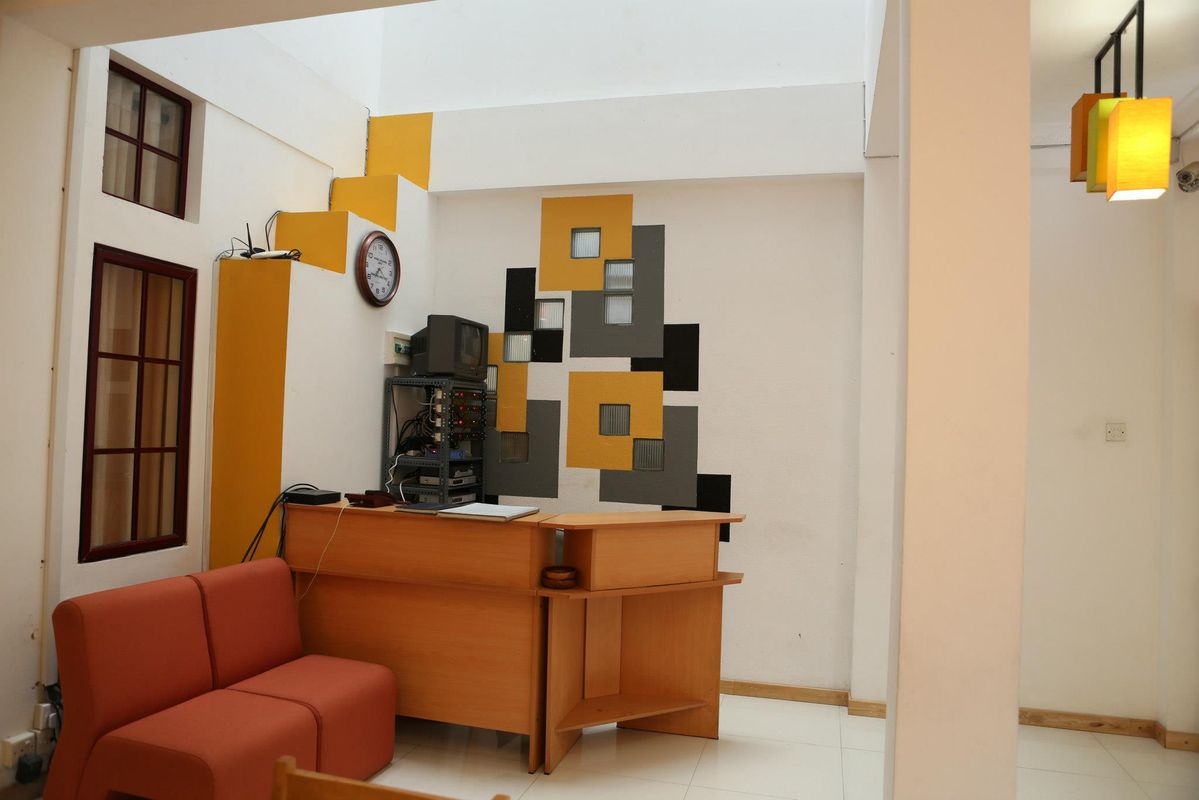 Yoho Hotel Apna фото 19