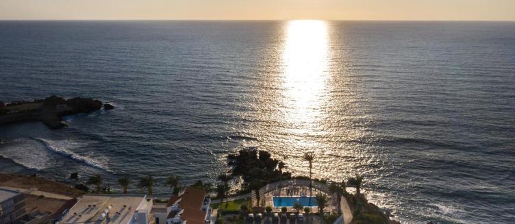 Фото отеля Vrachia Beach Hotel & Suites