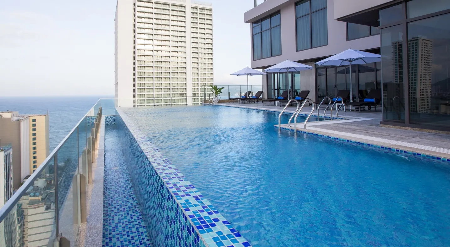 Green Beach Hotel фото 1
