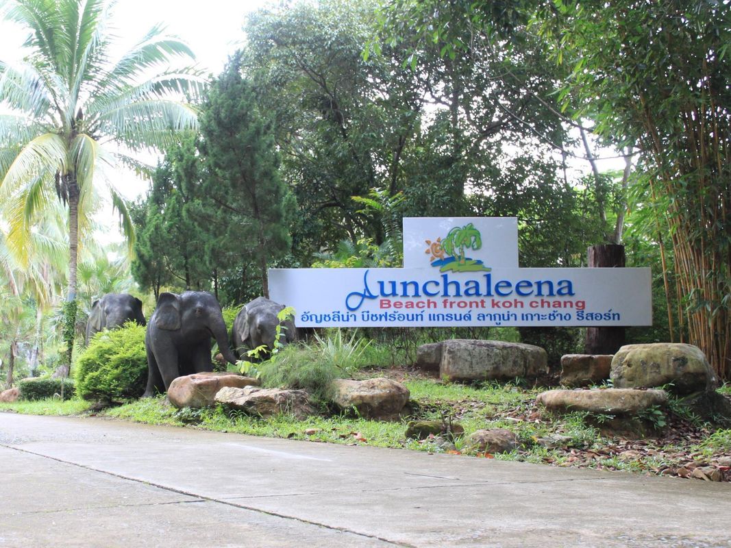 Aunchaleena Beach Front Resort фото 29