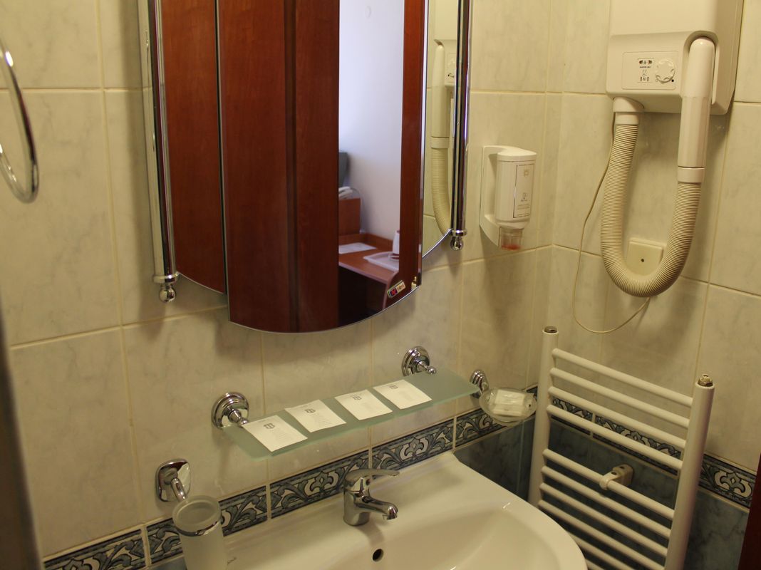 Elegant Hotel фото 2