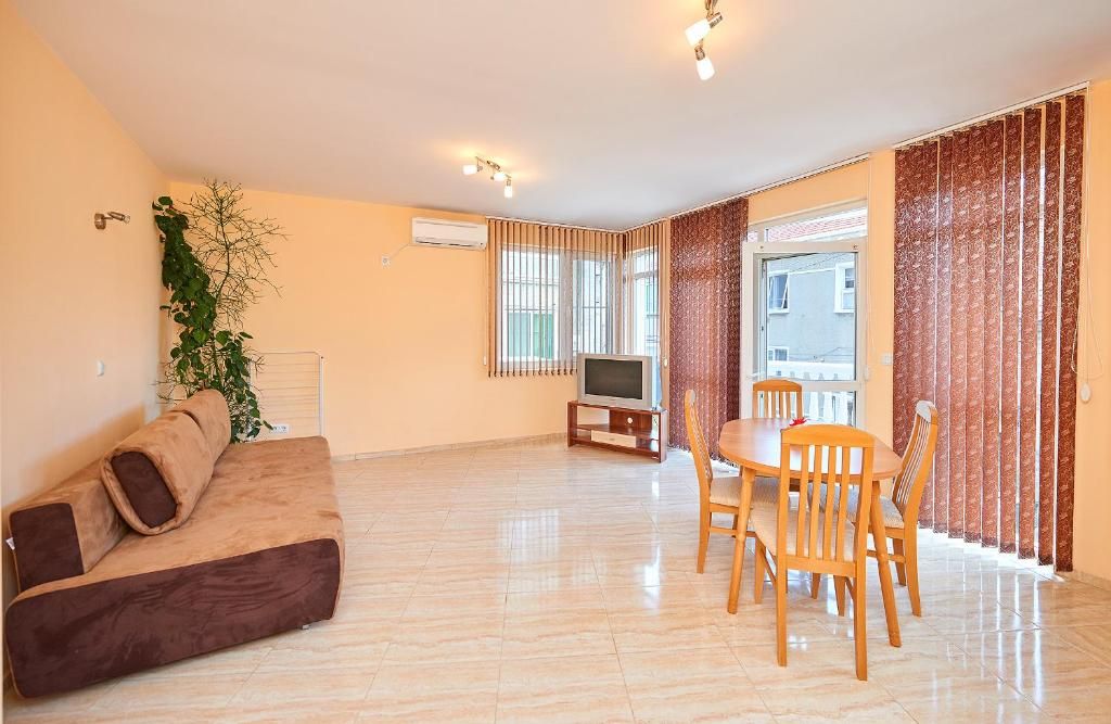 Гостевой дом «Nadin Guest House» фото 1