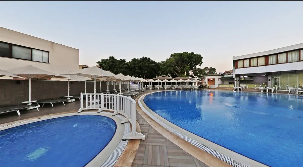 Bendis Beach Hotel фото 17