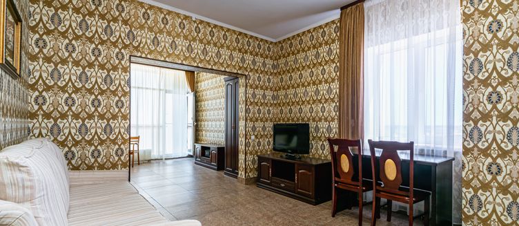 Фото отеля Christie Hotel