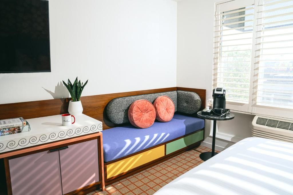 Best Western PLUS Hollywood Hills Hotel фото 47
