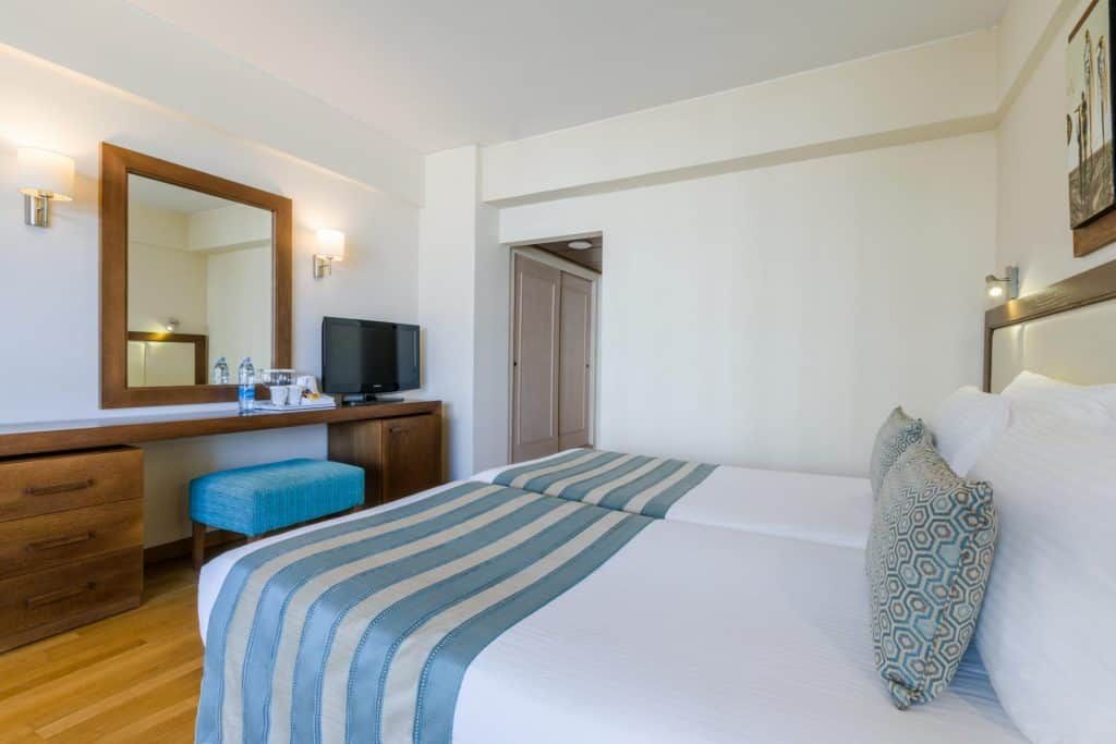 Golden Bay Beach Hotel фото 4