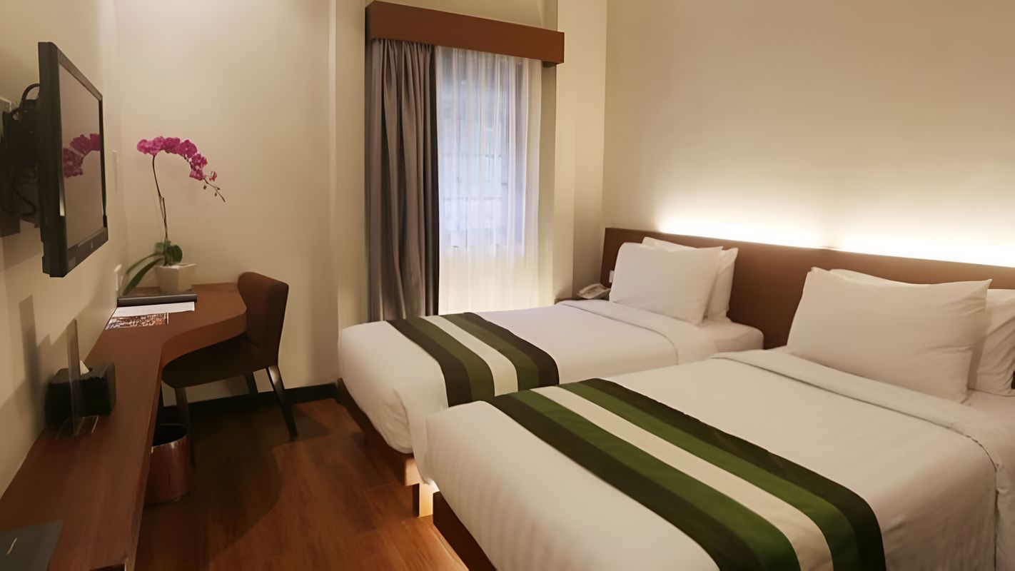 Grand Whiz Hotel Nusa Dua фото 1