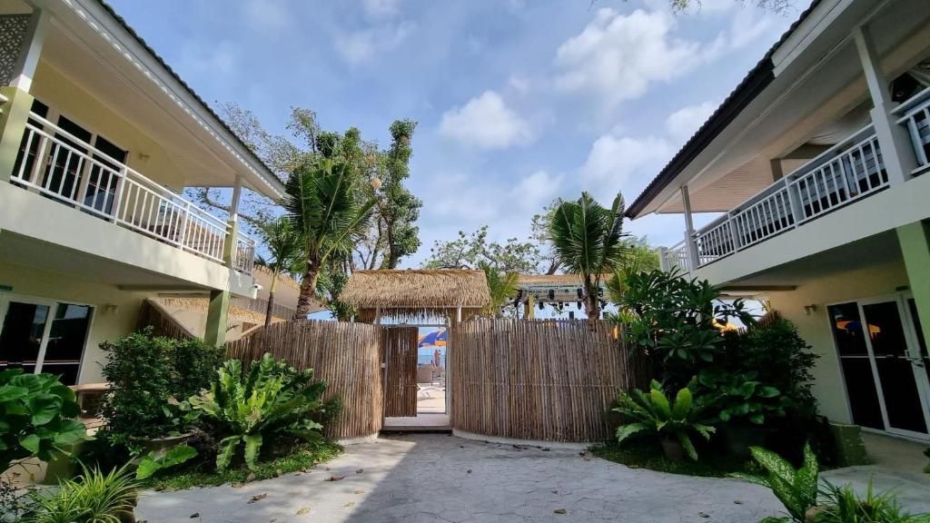 Ark Bar Beach Resort фото 41