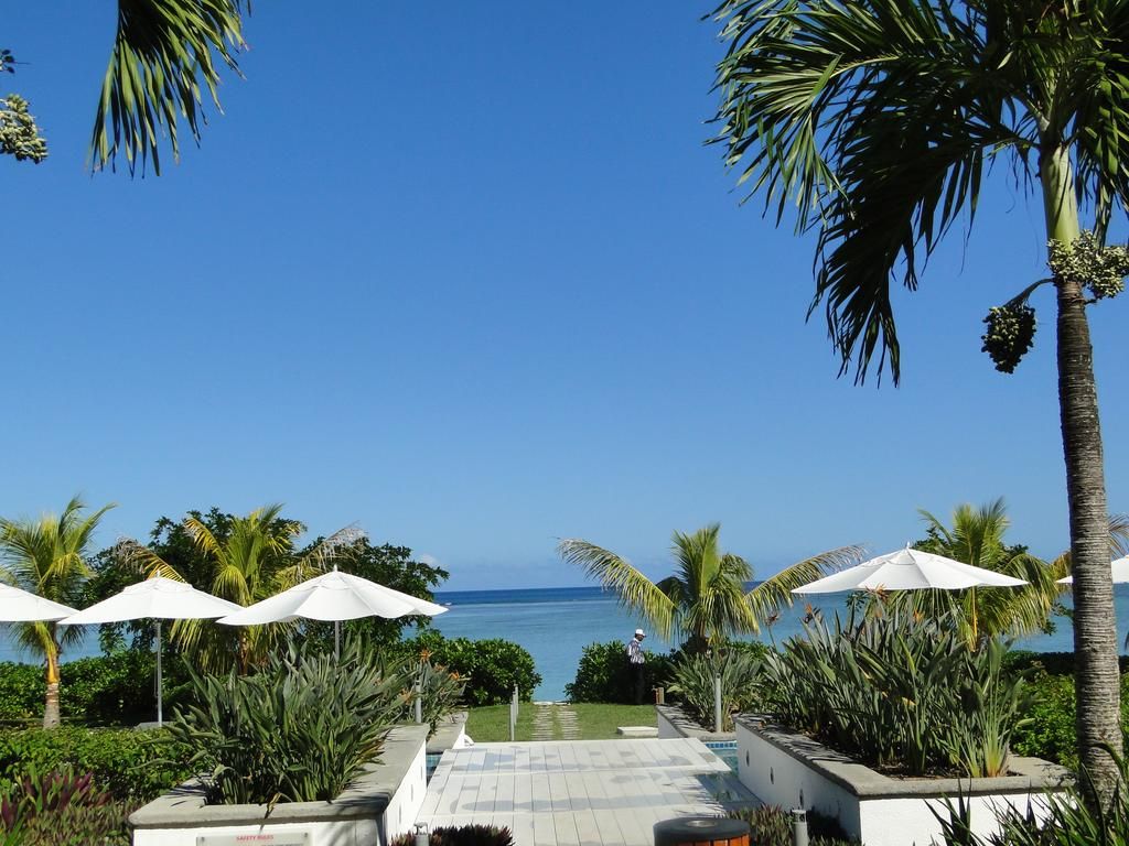 Cap Ouest Beachfront Luxury Penthouse фото 37