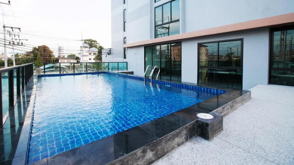 B2 South Pattaya Premier Hotel фото 4