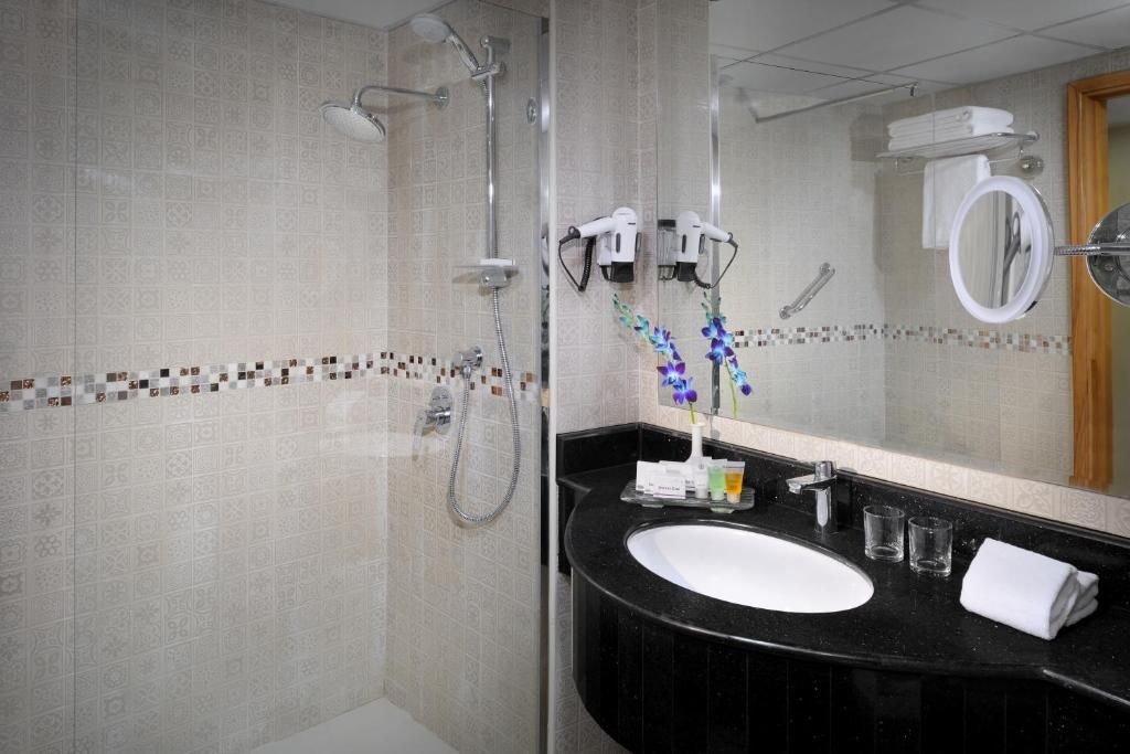 Al Safir Hotel & Tower фото 36