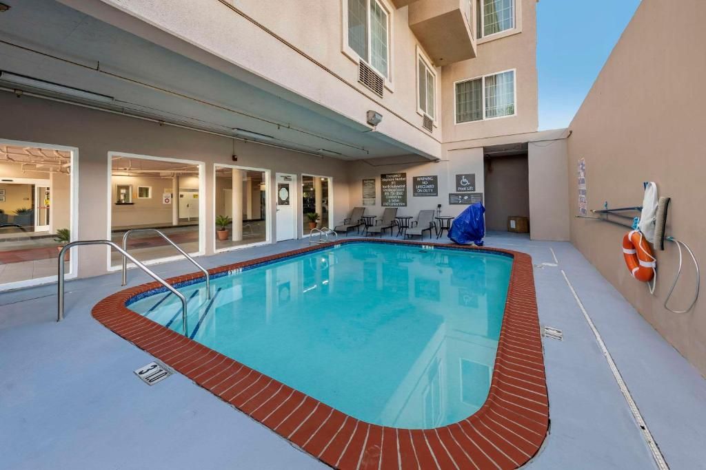 Comfort Inn & Suites Near Universal - North Hollywood – Burbank фото 7