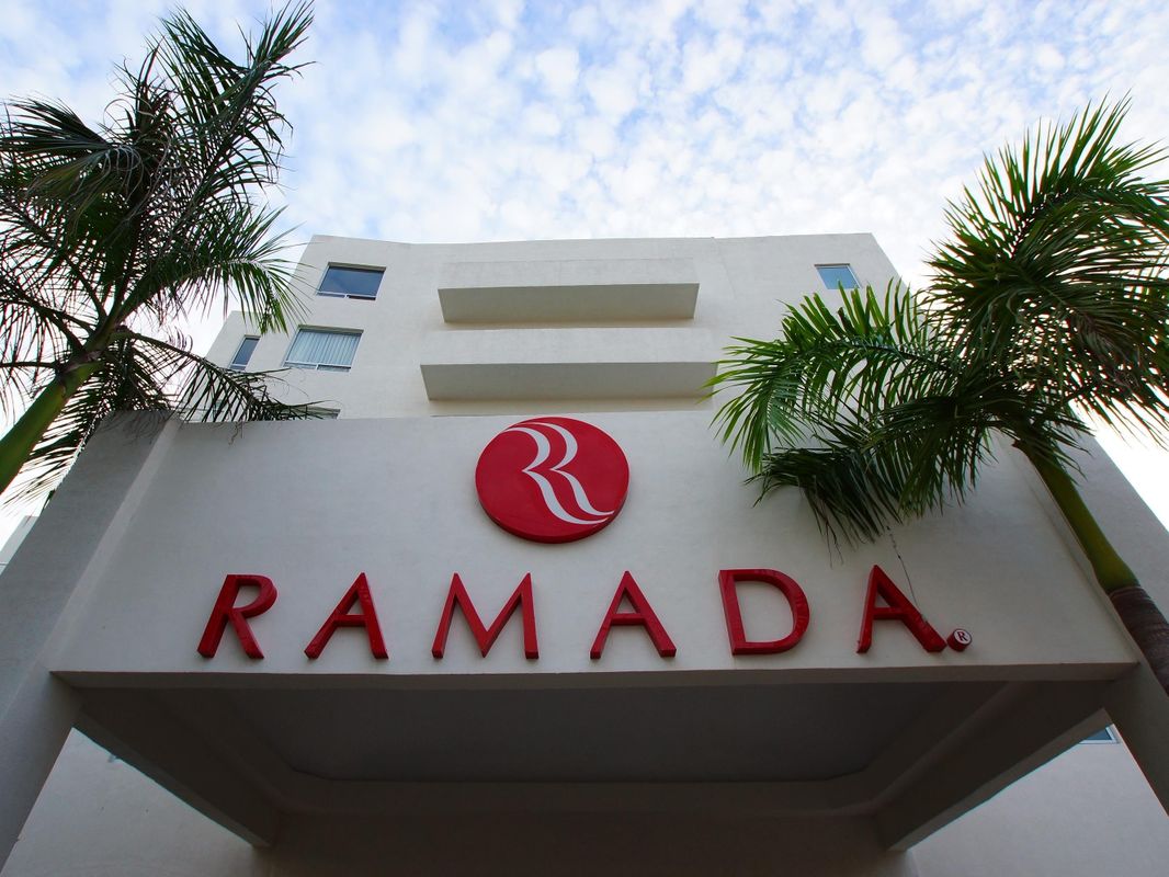 Ramada by Wyndham Cancun City фото 1