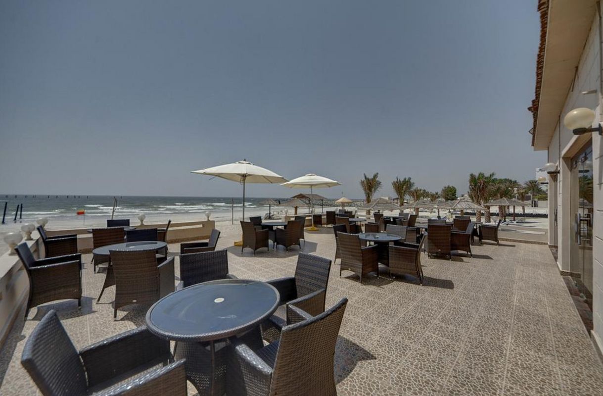 Ajman Beach Hotel фото 9