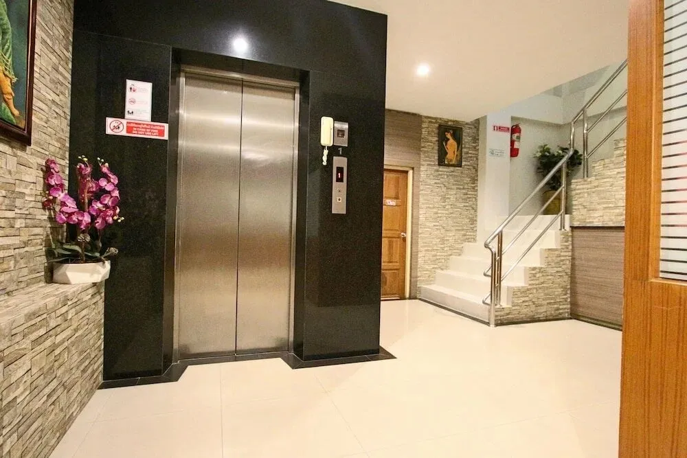 Good Nice Hotel Patong фото 10