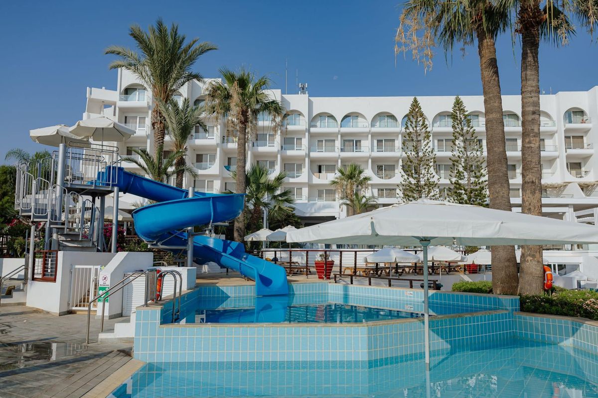 Golden Coast Beach Hotel фото 6