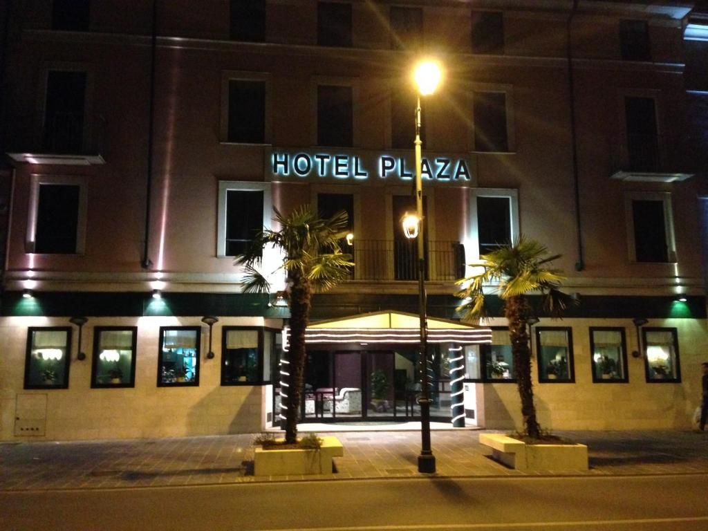 Plaza фото 2