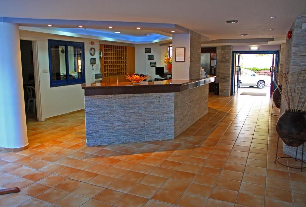 Myroandrou Beach Apartments ( ex. Myro Androu Hotel Apts ) фото 2