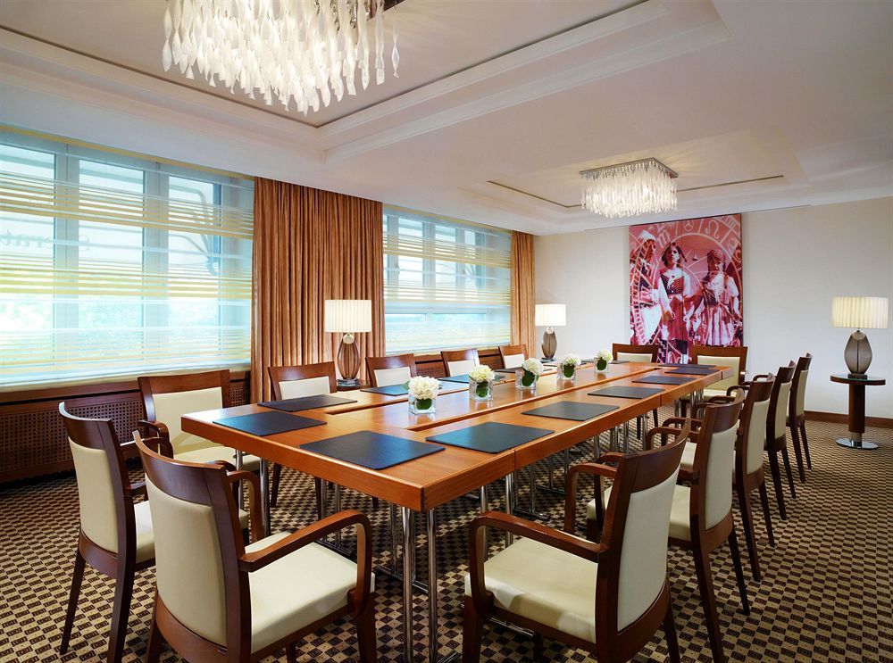 Sheraton Zürich Neues Schloss Hotel фото 24