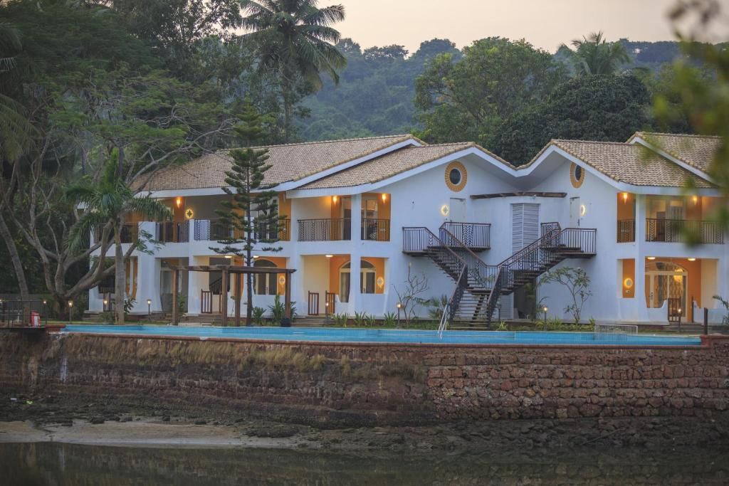 Acron Waterfront Resort фото 71