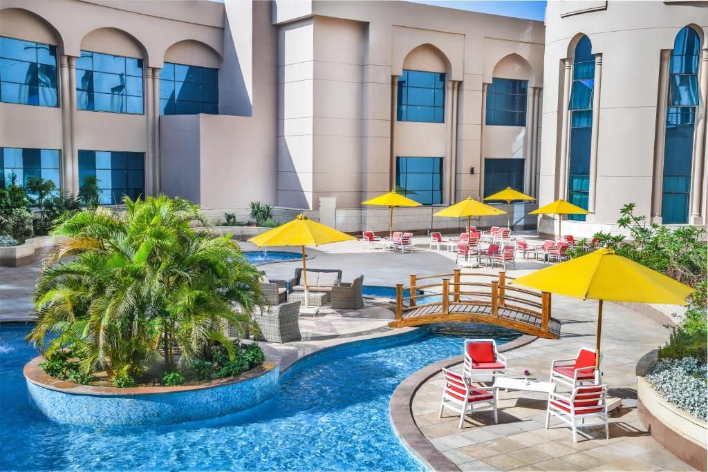 Tolip Hotel Golden Plaza фото 1