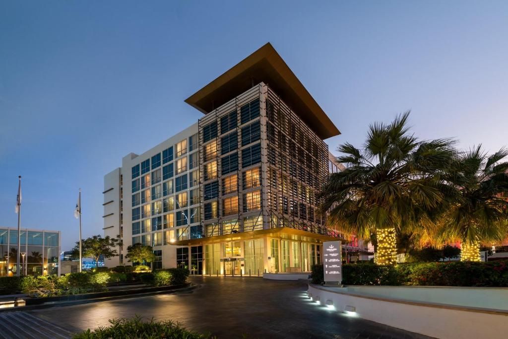 Yas Plaza Circuit фото 39