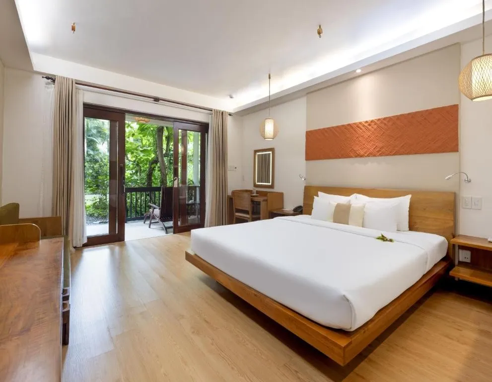 Bamboo Village Beach Resort & Spa фото 3