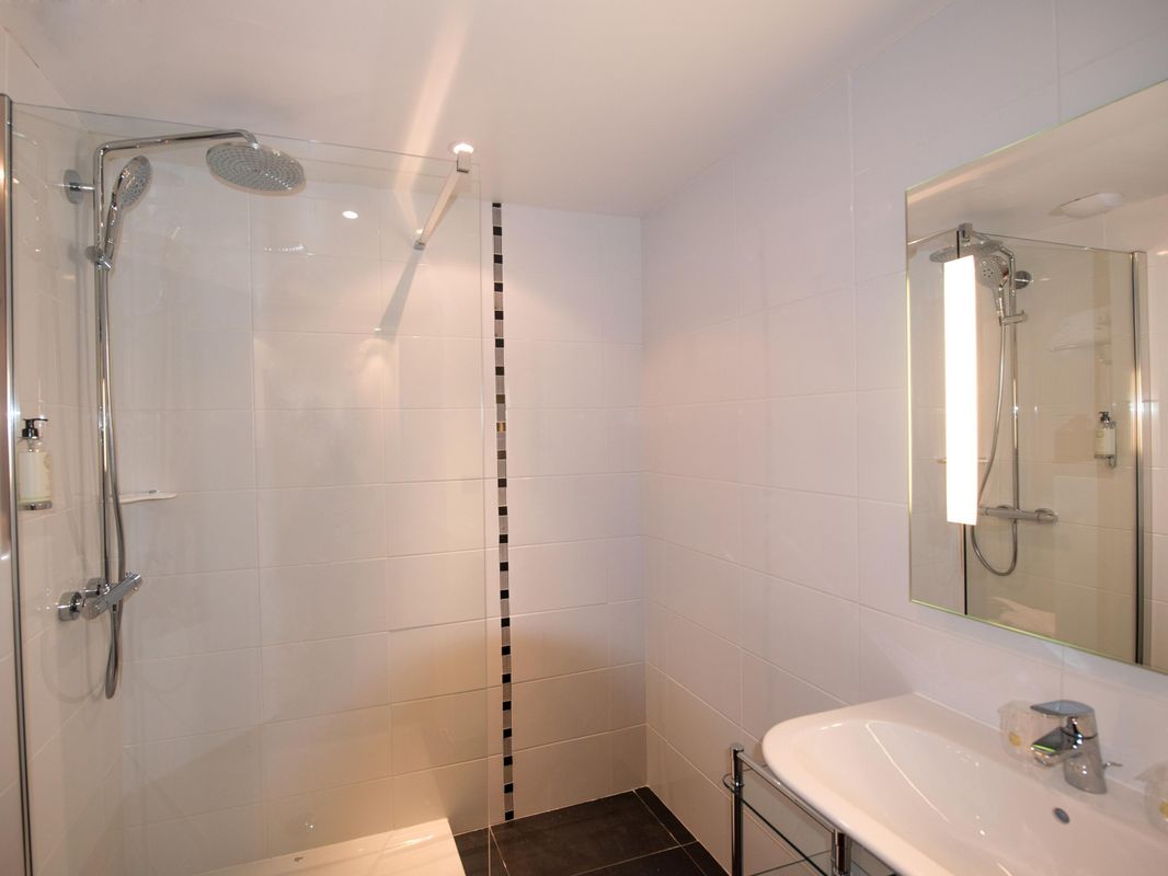Best Western Plus Le Patio des Artistes Wellness Jacuzzi фото 3