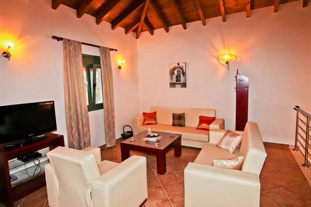 Aselinos Suites фото 21