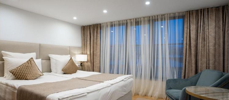 Фото отеля Ris Opera Apartments