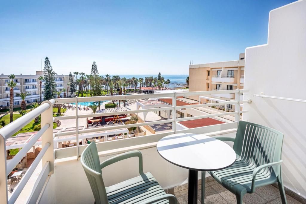 Louis Phaethon Beach фото 40