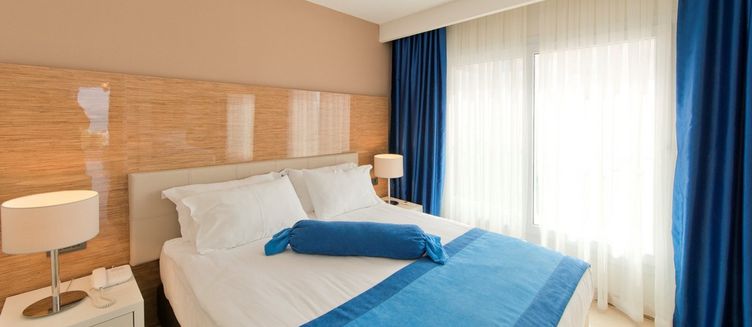 Фото отеля Bellazure Hotel