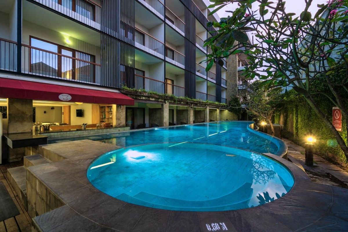 Quest Hotel Kuta фото 4