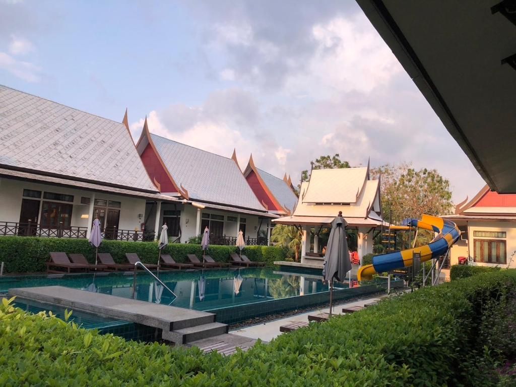 Bhu Tarn Koh Chang Resort & Spa фото 56