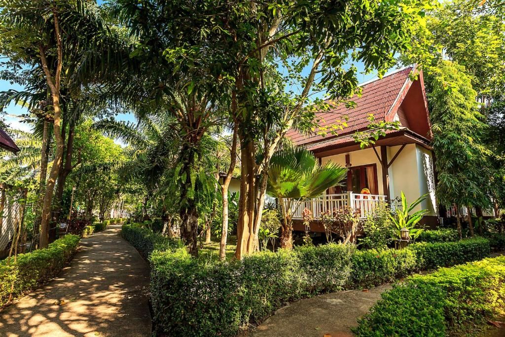 Lanta Klong Nin Beach Resort фото 39